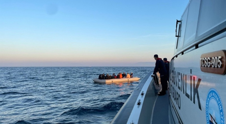 İzmir açıklarında 62 düzensiz göçmen kurtarıldı