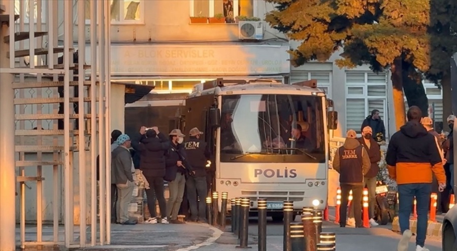 İstanbul Adliyesi'ndeki terör saldırısı soruşturmasında şüpheliler adliyeye sevk edildi