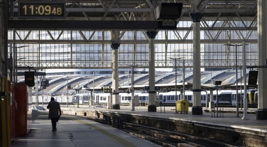 Avrupa'da grev dalgası: Yüzlerce sefer iptal oldu