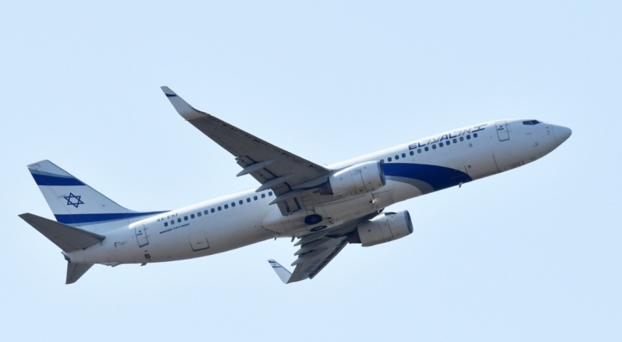İsrail'e ait yolcu uçağında kokpite girmeye çalışan yolcu paniğe sebep oldu