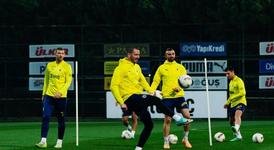 Fenerbahçe maç öncesi kampa girdi