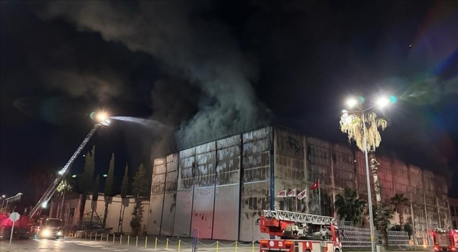 Antalya'da tersanede korkutan yangın