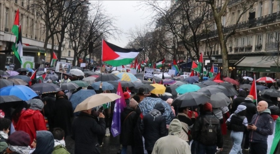 Paris'te Gazze için ateşkes talebiyle yürüyüş yapıldı