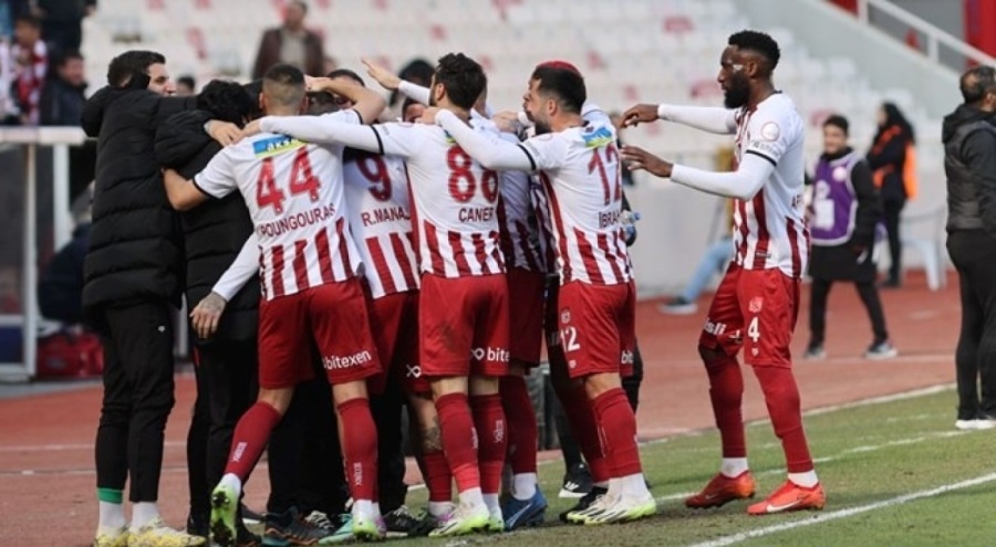 Sivasspor, Çaykur Rizespor'u tek golle mağlup etti