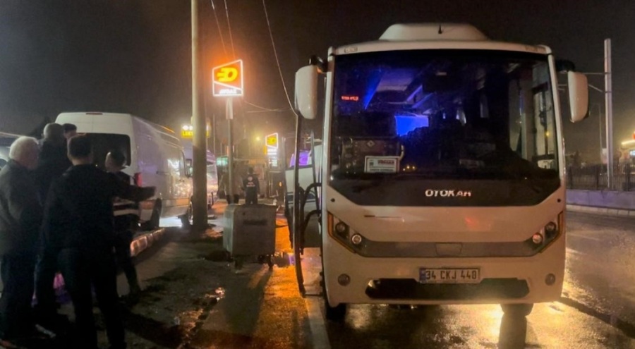 Bursa'da tur otobüsü aydınlatma direğine çarptı: Çok sayıda yaralı!