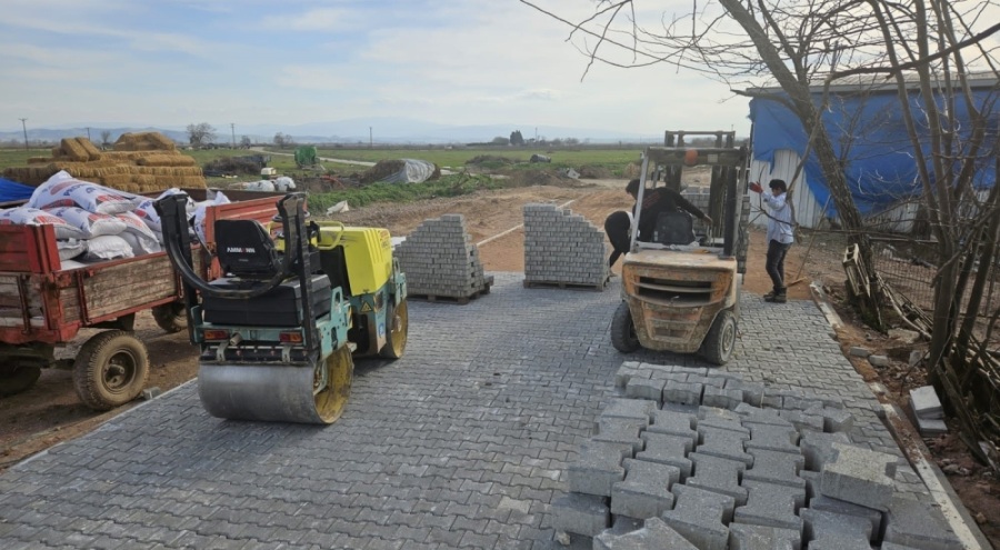Bursa Karacabey'de asfalt ve parke taş çalışmaları gerçekleştirildi