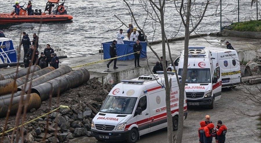 İstanbul Ortaköy'de inşaat çökmesi: 2 kişi denize düştü, 1'i öldü