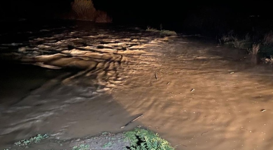 Çanakkale'de sağanak yağış taşkına yol açtı: Tarlalar sular altında kaldı, ulaşım durdu