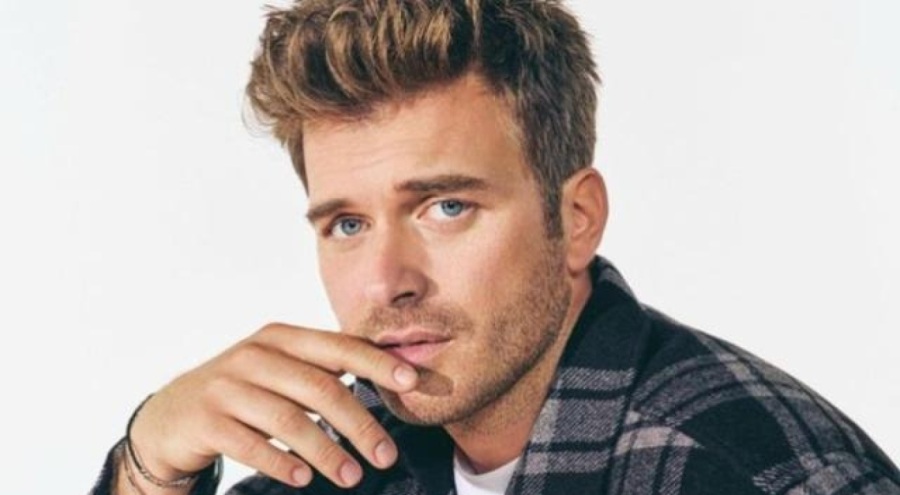 Kıvanç Tatlıtuğ bıyık bıraktı, imaj tazeledi!