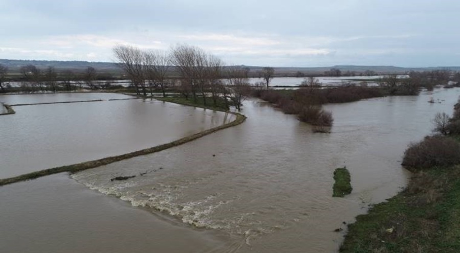 Çanakkale'de tarım arazilerini su bastı