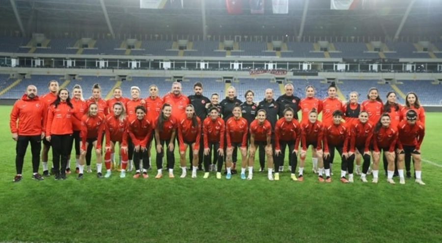 A Milli Kadın Futbol Takımı'nın Yunanistan ve Romanya maçları aday kadrosu belli oldu
