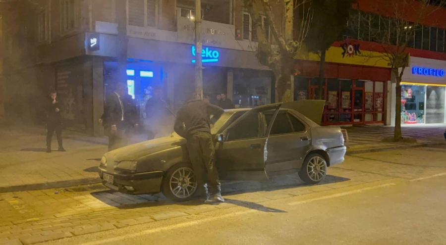 Bursa İnegöl'de yanan aracı polis söndürdü