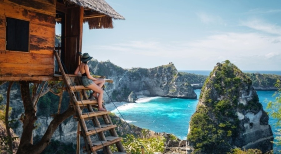 Bali'ye giden yabancı turistler giriş vergisi ödeyecek