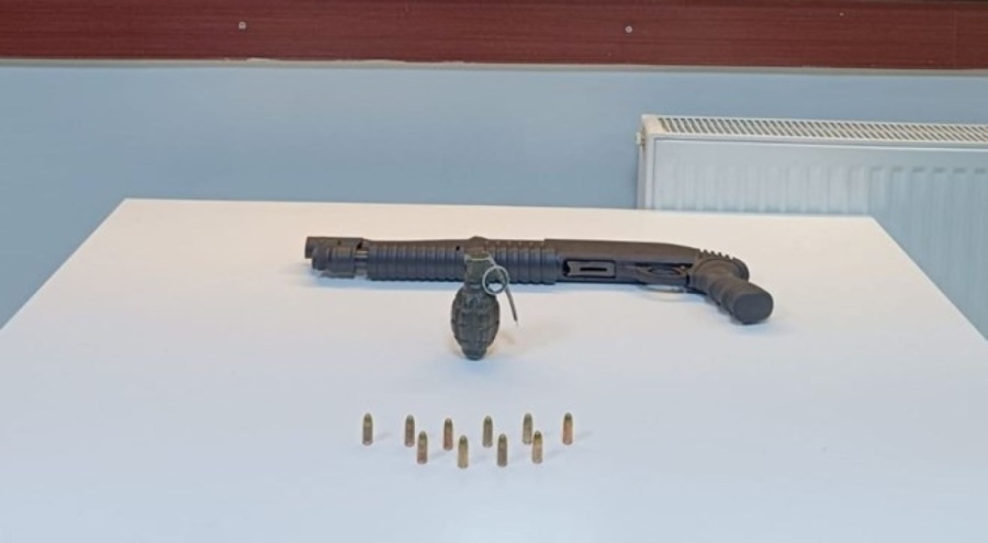 Operasyonda el bombası ele geçirildi