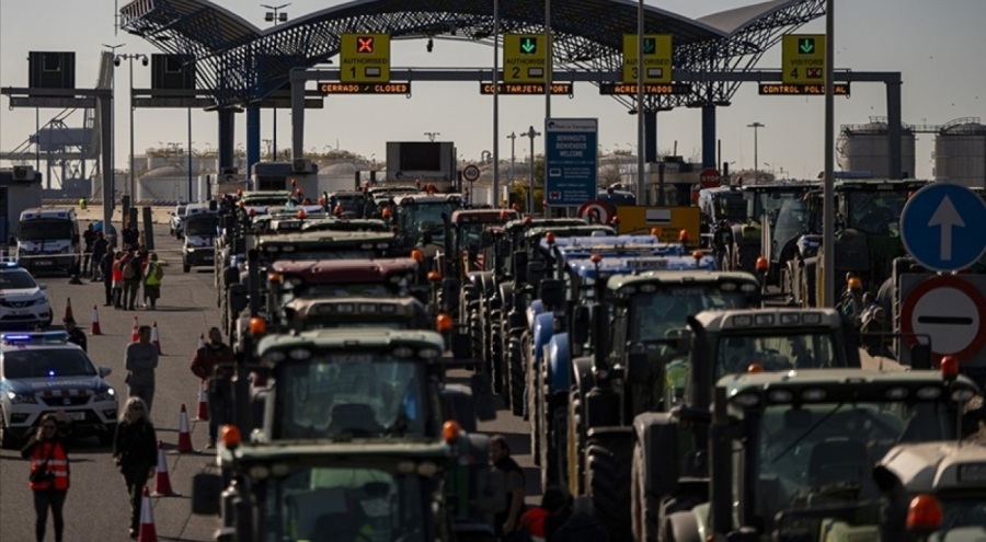 İspanya'da "sesimize kulak verilmiyor" diyen çiftçiler eylemlerini sürdürüyor