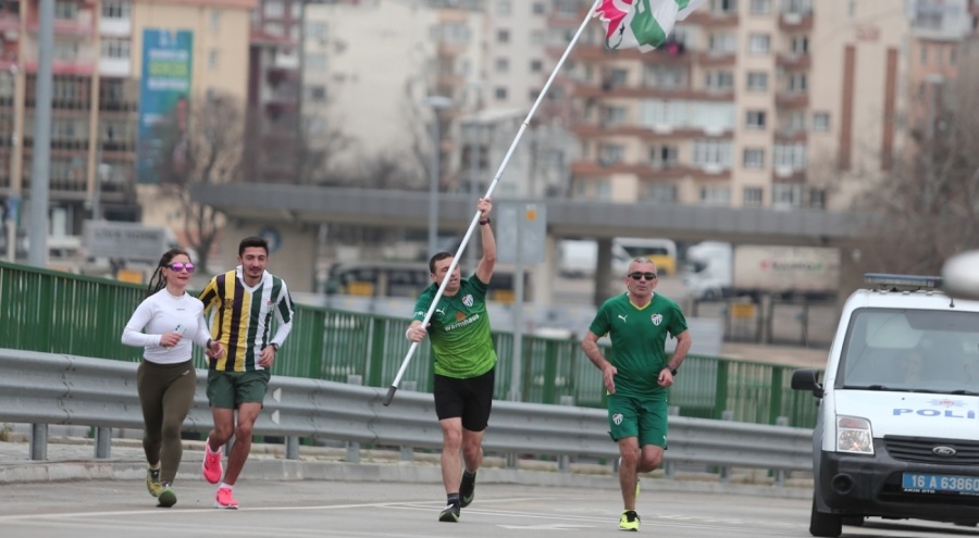 14 Şubat Sevgililer Günü'nde taraftar Bursaspor'a koştu
