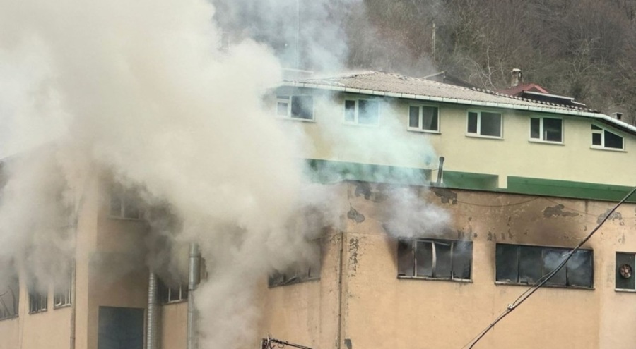 Kibrit fabrikasında yangın