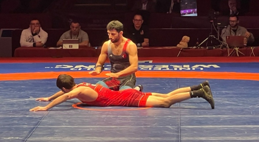 Milli güreşçi Murat Fırat bronz madalya elde etti