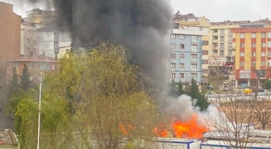 İşçilerin kaldığı konteyner cayır cayır yandı