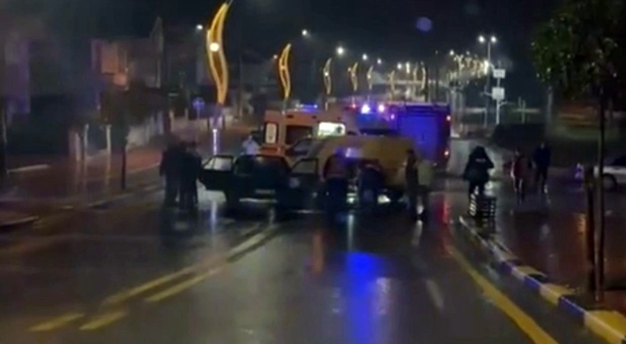 PTT Kargo aracı ile otomobil çarpıştı! Yaralılar var