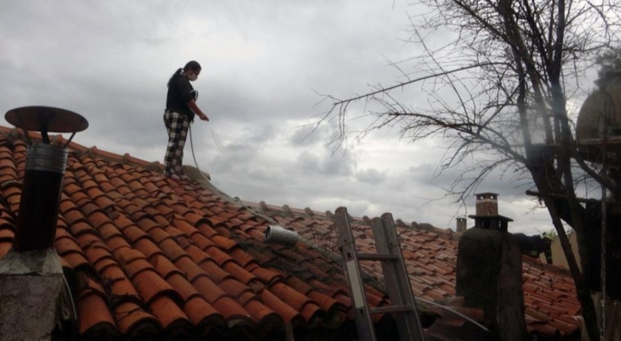 Evde çıkan yangında yaşlı adam can verdi