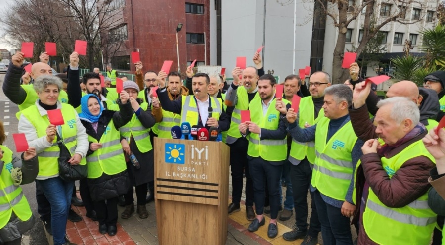 Bursa'da kırmızı kartlı, düdüklü, sarı yelekli BUSKİ protestosu
