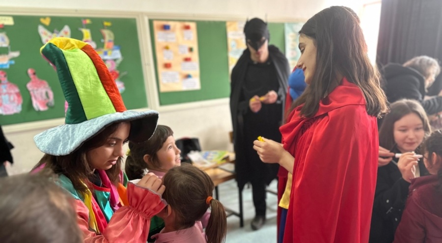 "Kardeşim üşümesin" diye yola çıktılar, 10 yılda 10 bin öğrenciyi ısıttılar