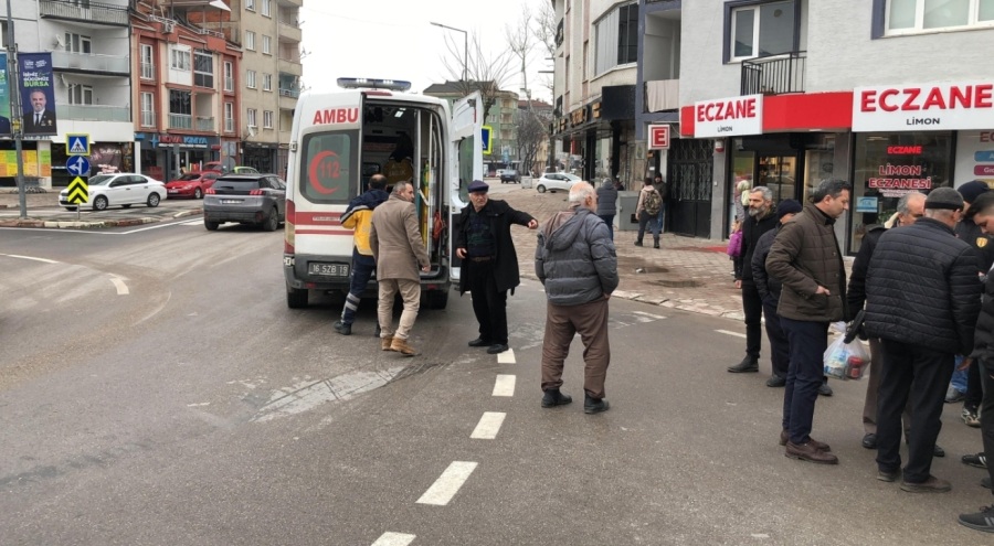 Bursa'da yaya geçidinden karşıya geçen kadına otomobil çarptı
