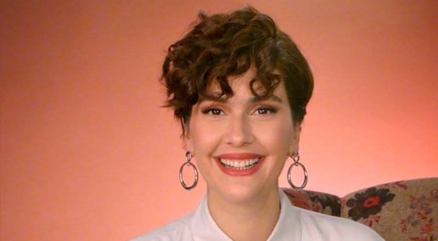 Bergüzar Korel dergi için poz verdi!