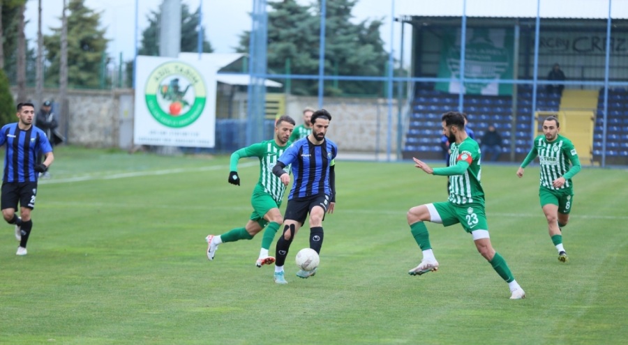 Karacabey Belediyespor  Kırklarelispor ile  berabere kaldı!