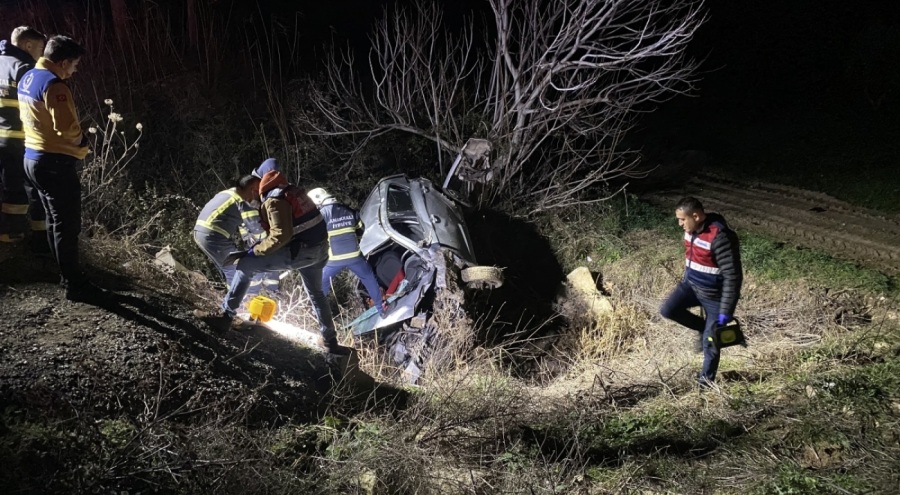 Çanakkale'de feci kaza: Otomobil şarampole yuvarlandı