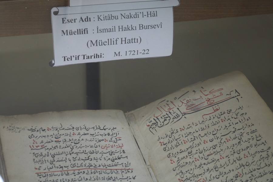 Bursa'da yüzlerce yıllık el yazması ve nadir eserlere sahip çıkılıyor