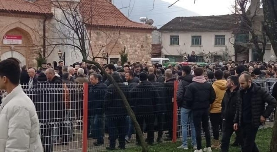 Bursa'da kazada hayatını kaybeden sürücü gözyaşları arasında toprağa verildi