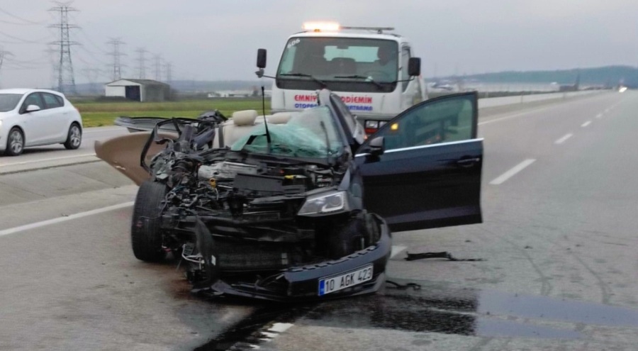 Kamyonete çarpan otomobildeki yolcu yaşamını yitirdi
