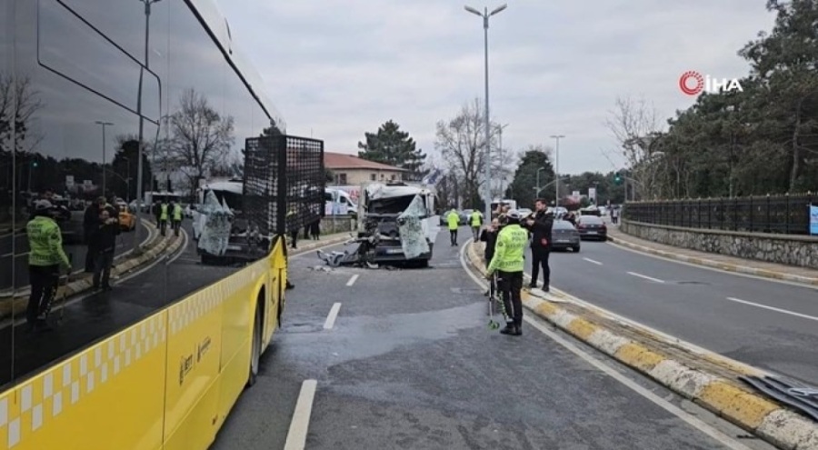 İETT otobüsü ile çöp kamyonu çarpıştı! Yaralılar var
