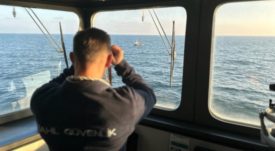 Marmara'da batan geminin mürettebatını arama çalışmaları sürüyor