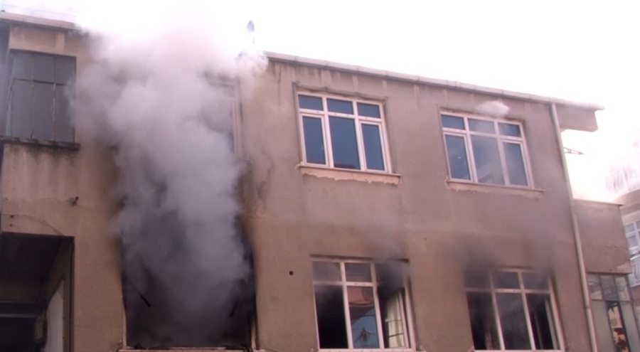 Korkutan yangın: 1 kişi dumandan etkilendi