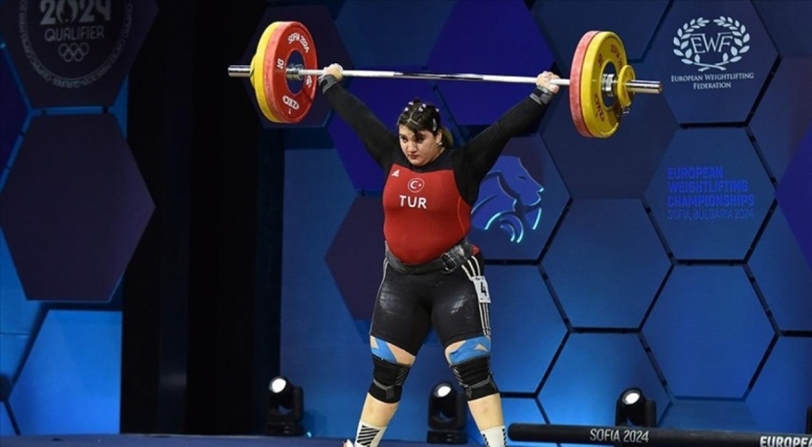 Milli halterci Çevik'ten 2 bronz madalya