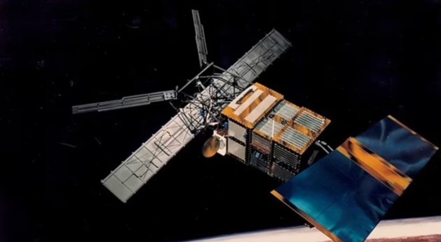 Uzmanlardan uyarı! 2 tonluk uydu bugün Dünya'ya düşecek!