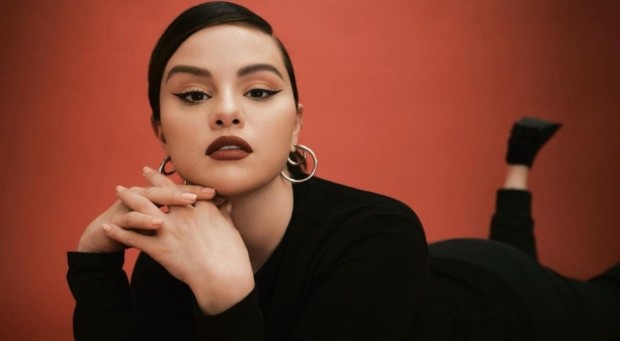 Selena Gomez köpük banyosu yaptığı anları paylaştı