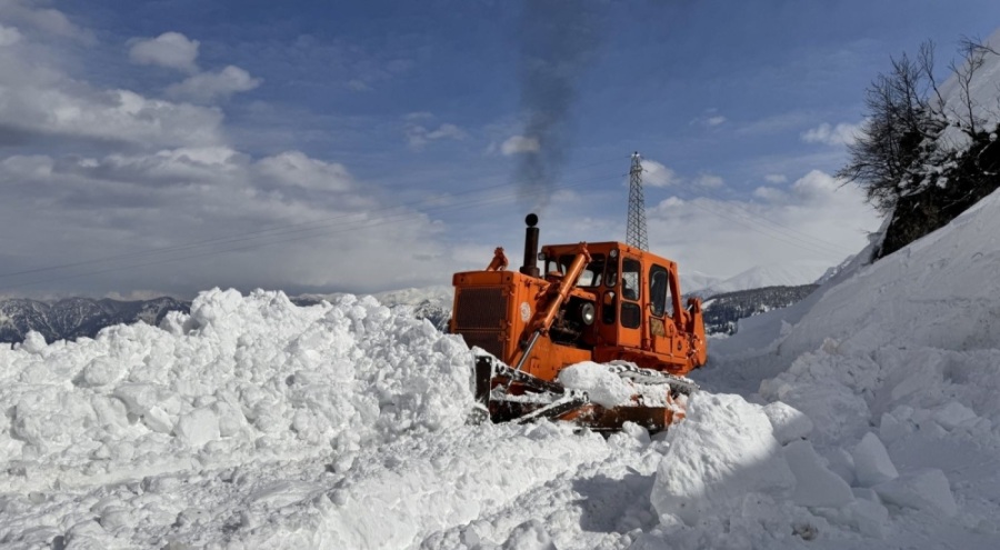 Artvin'de karla mücadele çalışmaları devam ediyor