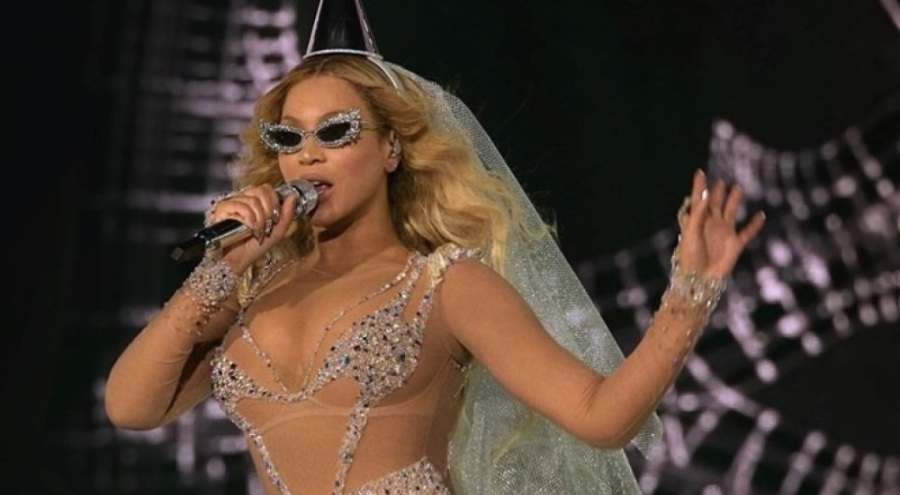 Beyonce, zirveye yerleşen ilk siyahi kadın