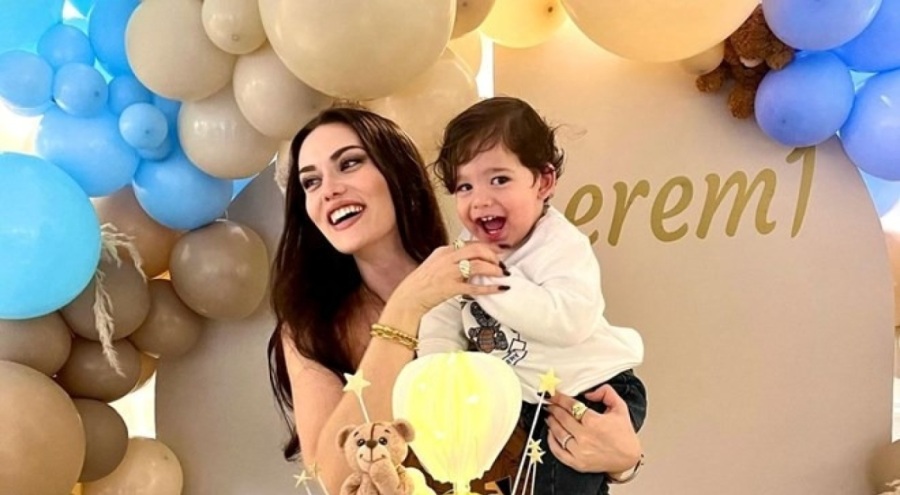 Fahriye Evcen paylaştı: "Çok aşığım"