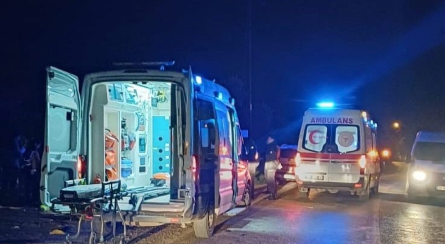 Otomobille motosiklet çarpıştı! Yaralılar var