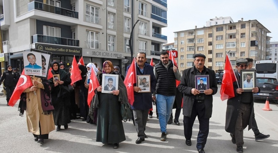 Vanlı ailelerin evlat nöbeti devam ediyor