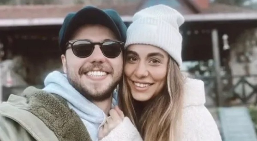 Tolga Sarıtaş ve Zeynep Mayruk nişanlandı!