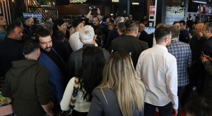 Kebapçı açılışında izdiham yaşandı!