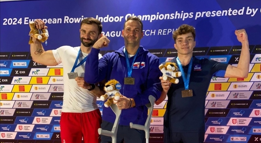 Para kürekçi Yiğit Doğukan Bozkurt'tan tarihi madalya