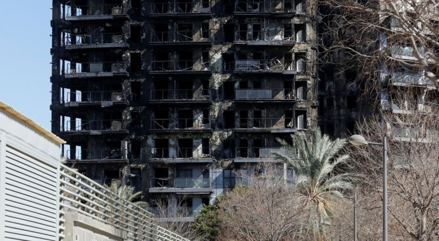 İspanya'da 14 katlı apartmanda yangın! Ölü ve kayıplar var