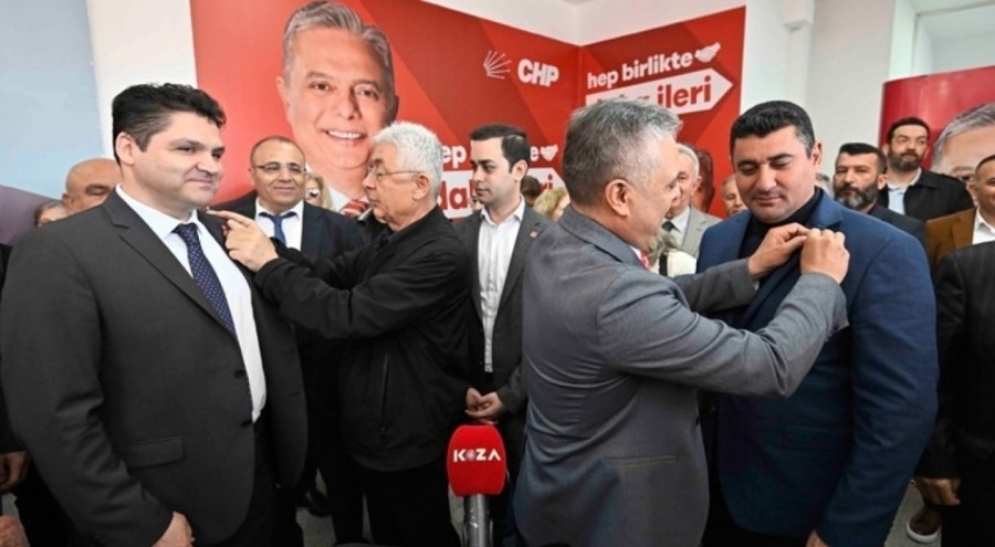 Muratpaşa'da istifa eden 150 İYİ Parti üyesi CHP'ye katıldı